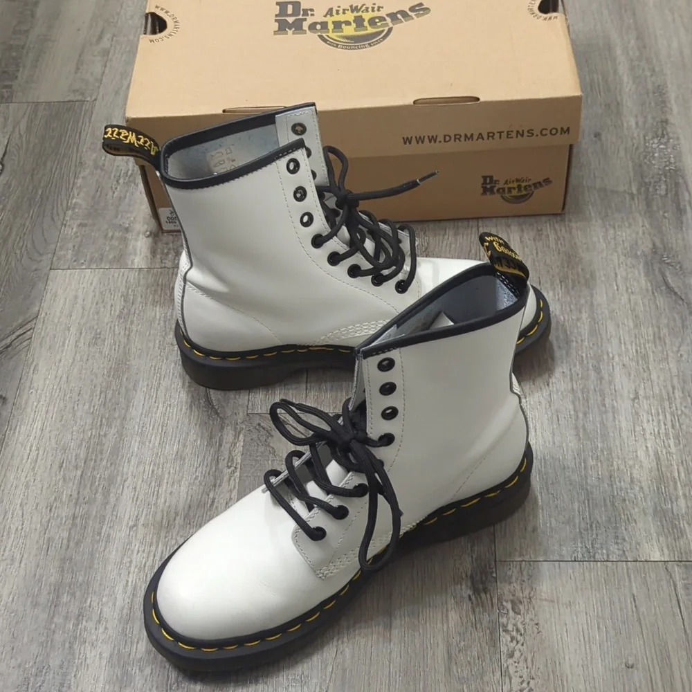 Dr. Martens - Picture 7 of 11